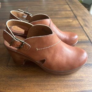 B.O.C. Cecilia Clogs Size 9